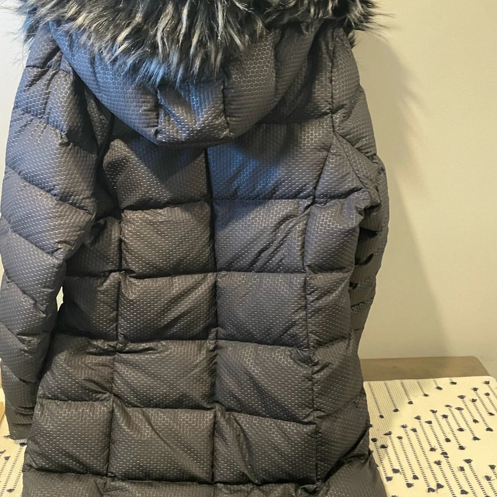 The North Face Women's Black Puffer Coat with Faux Fur Hood - Picture 3 of 5